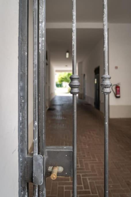 22 Home - Parcheggio Privato - Accogliente - Collegamento Sardegna E Corsica Livorno Buitenkant foto
